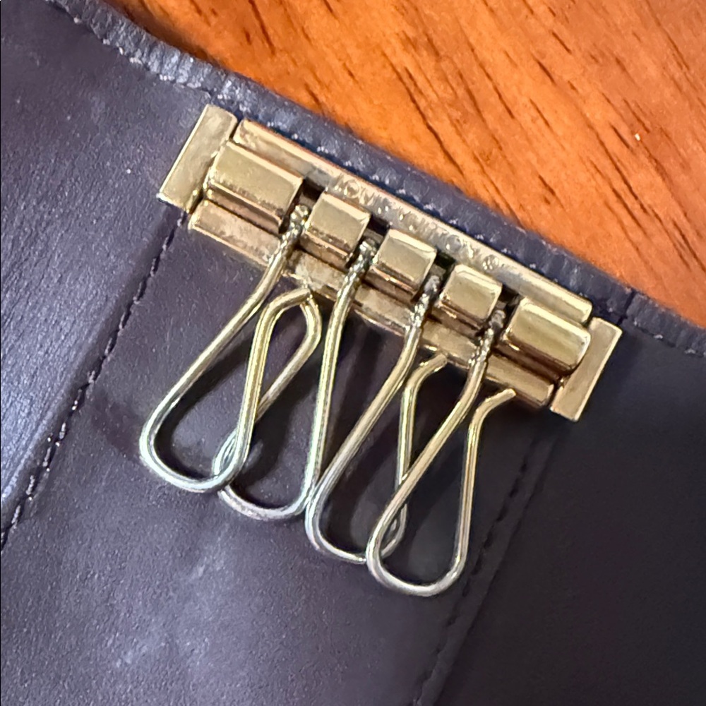 Louis Vuitton Amarante Vernis Key Holder - Picture 4 of 12